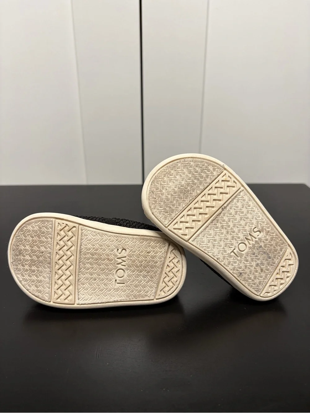 Toms Kids Black Woven Slip-On Knit Flats with White Sole - Size Toddler 4